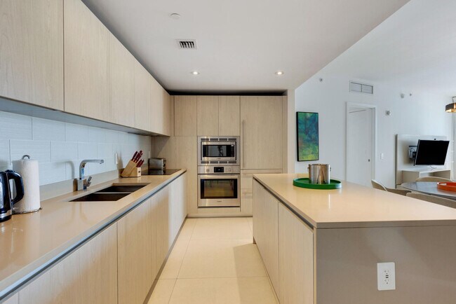 Foto del edificio - 3101 E Hallandale Beach Blvd