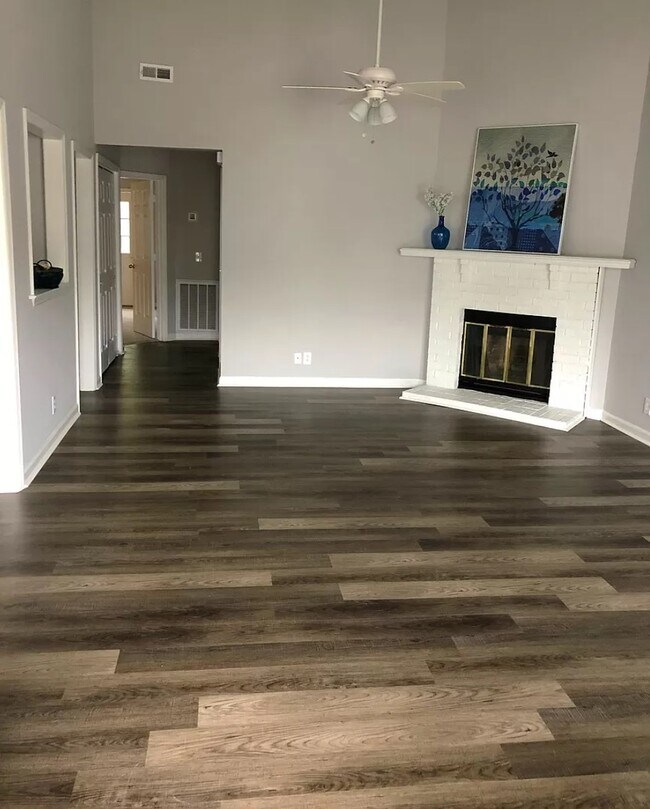 Building Photo - 3305 Oak Trees Court