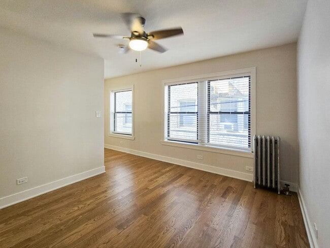 Building Photo - 516 W Cornelia Ave