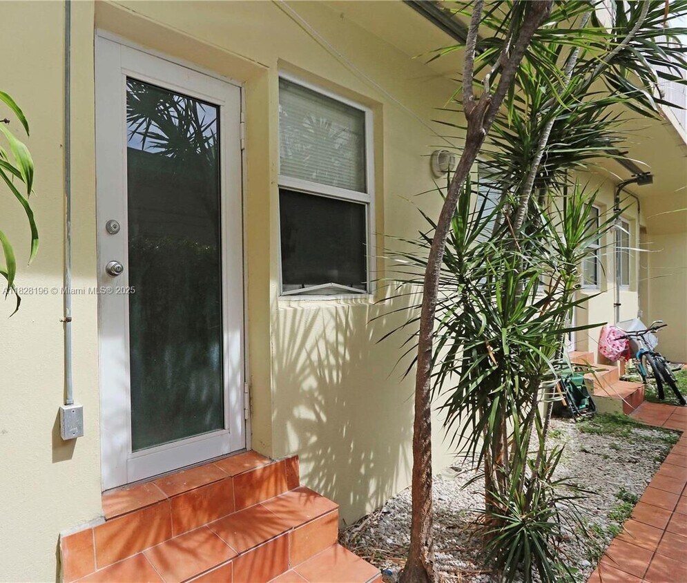 Foto principal - 6831 Abbott Ave