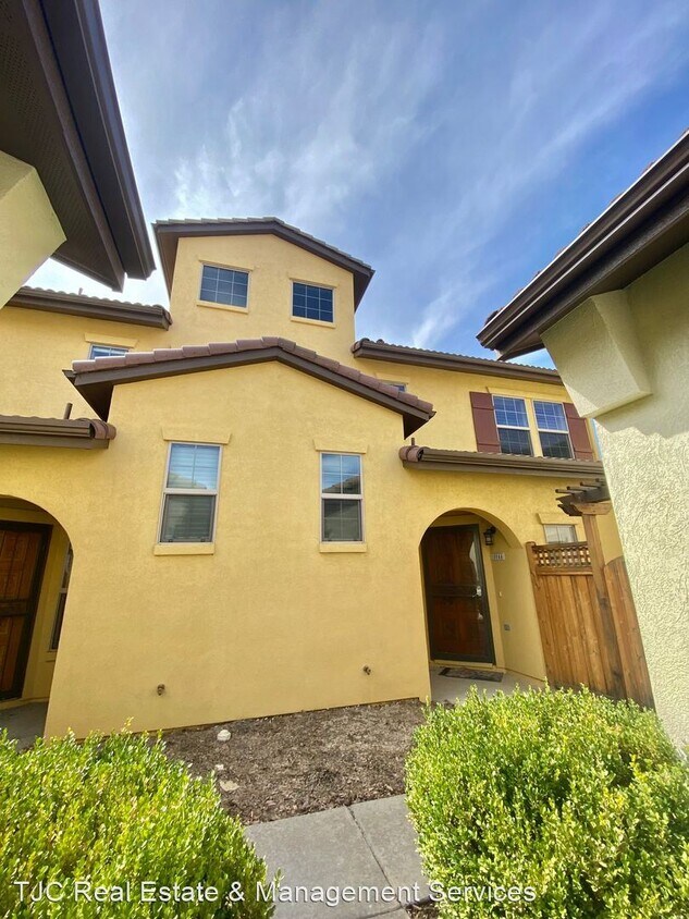 2 br, 2 bath House 10044 M.L.K. Jr Blvd House Rental in Denver, CO