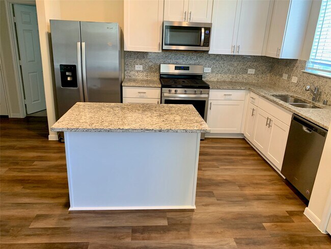 Foto del edificio - 4622 Falling Sun Dr