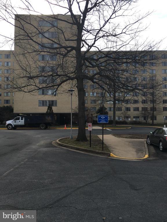 Foto del edificio - 6641 Wakefield Dr