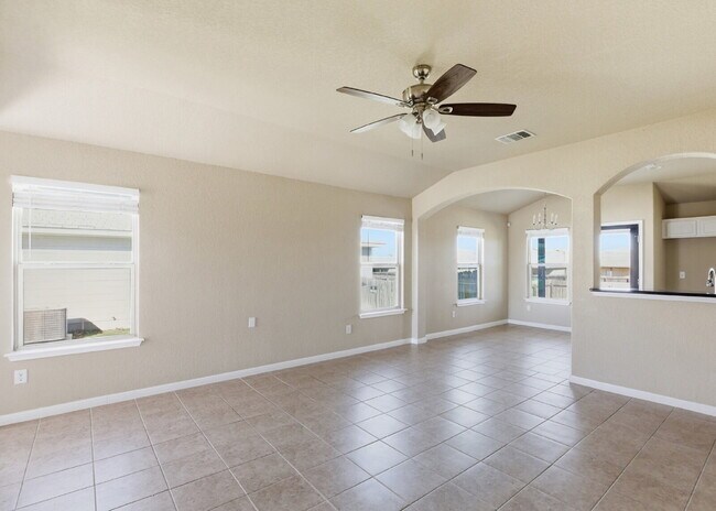 Foto del edificio - Move-In Ready 3 Bedroom Home with Granite Kitchen and Covered Patio!