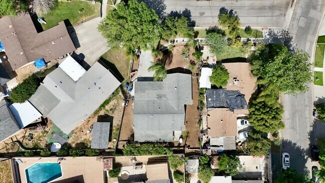 Foto del edificio - 8842 Mentone Pl