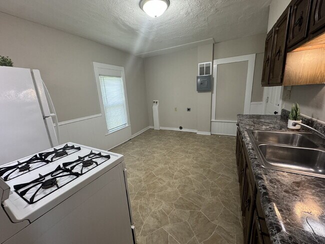 Foto del edificio - 201 Eastman Ave