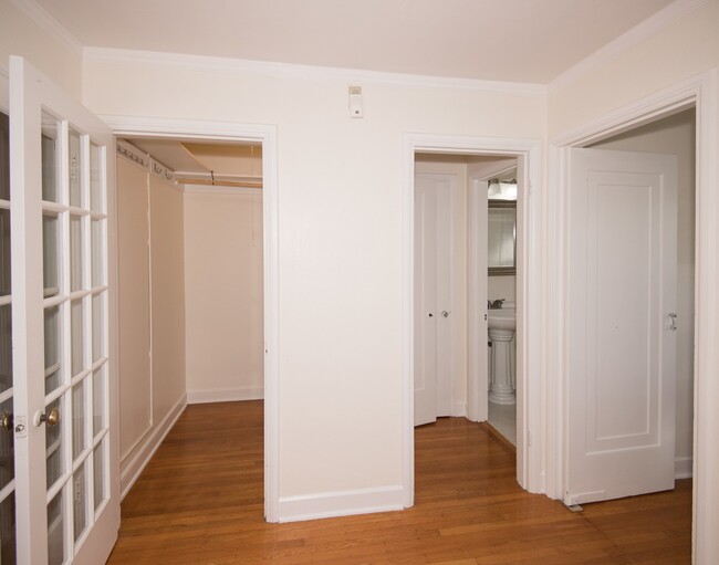 Building Photo - Sandringham Apartments