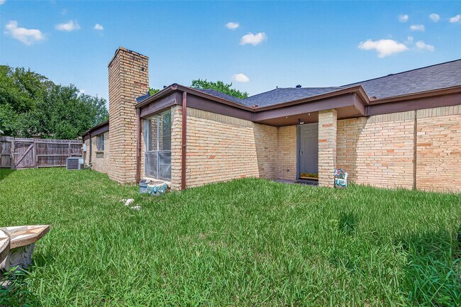 Foto del edificio - 2523 Creekway Cir