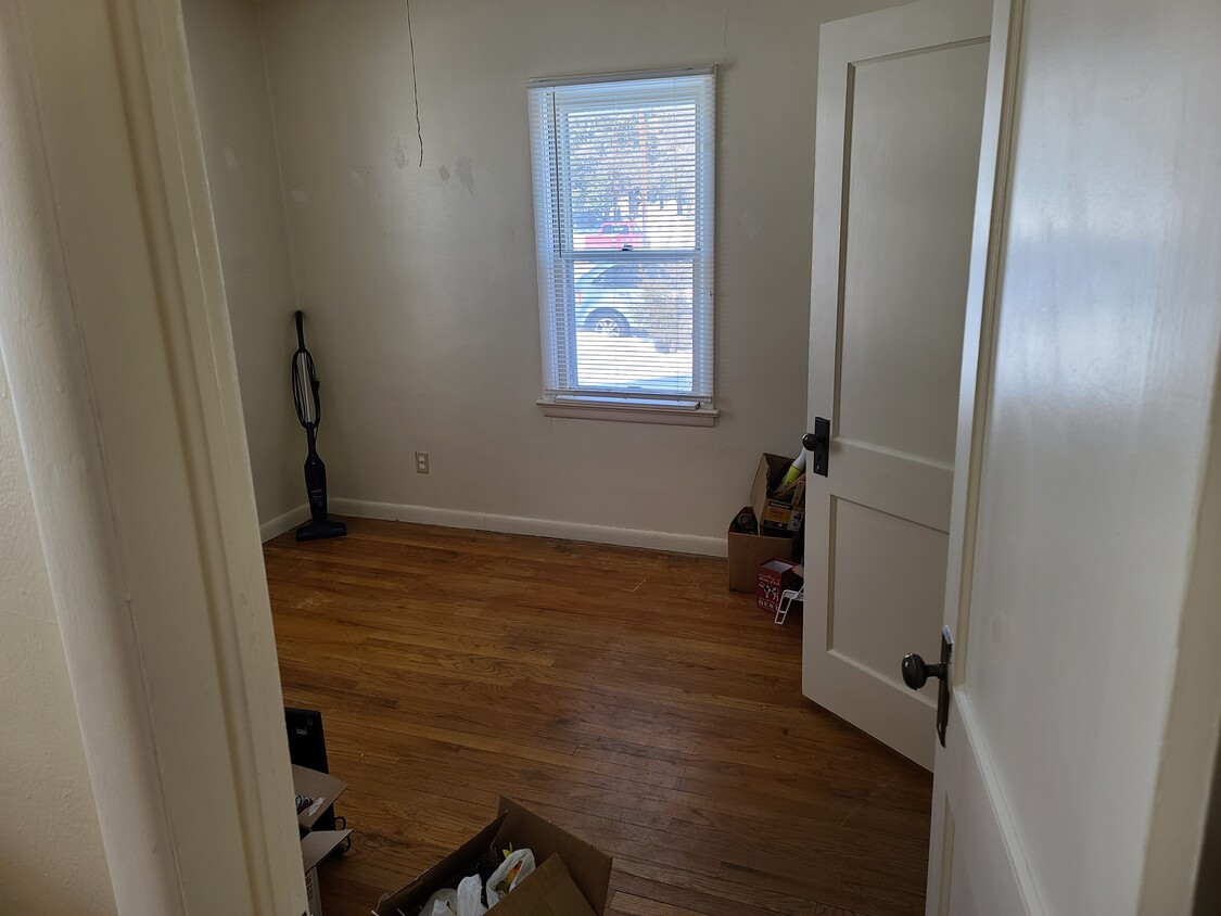 upperbedroom - 545 Gurley St