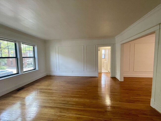 Building Photo - 6323 South Rosebury Ave