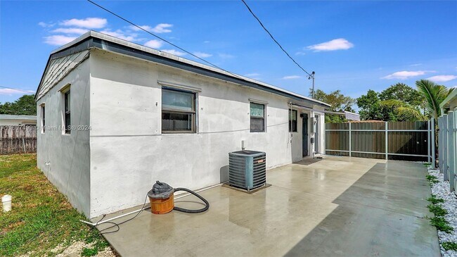 Foto del edificio - 6408 Grant Ct