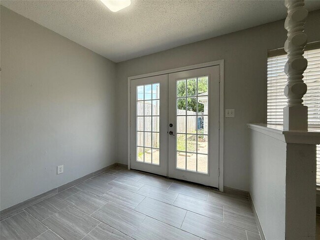 Foto del edificio - 2131 Highland Hills Dr