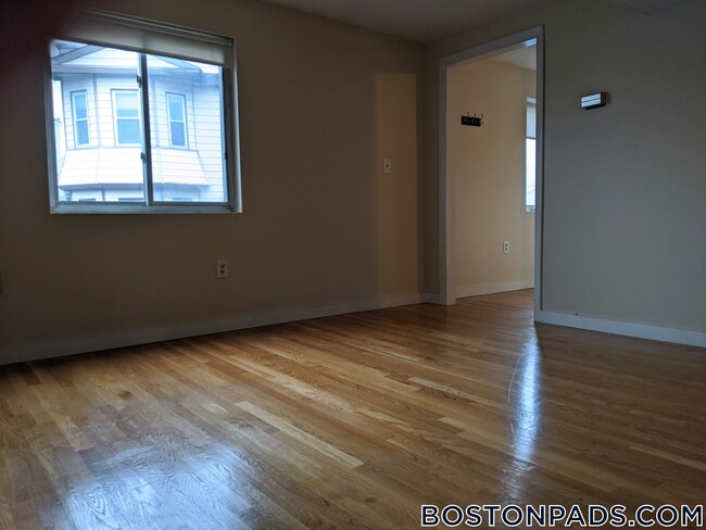 Building Photo - 385 Dorchester St