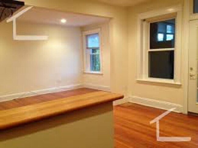Foto del edificio - Brookline 4Bed Near B, C, D Lines!