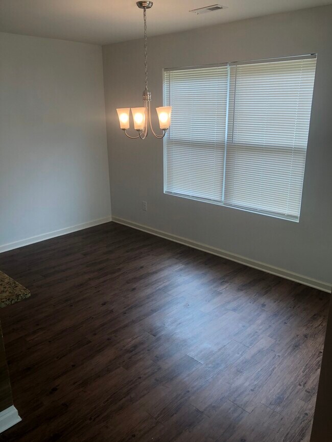 Foto del edificio - 4659 Woodford Circle