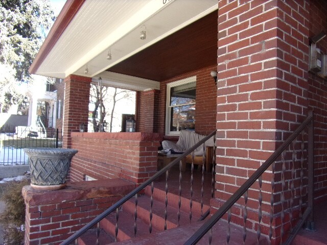 Building Photo - 644 N Marion St