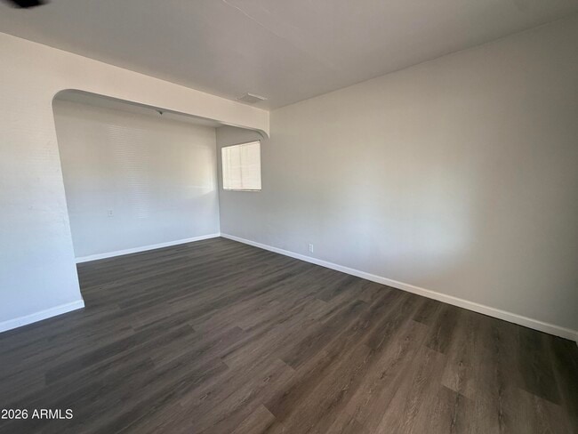 Building Photo - 2221 E Osborn Rd