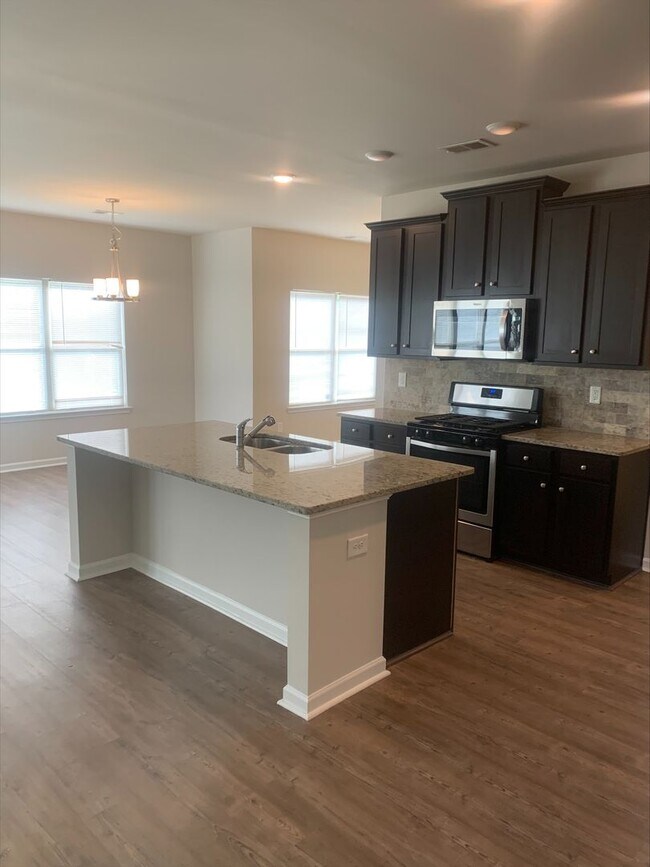 Building Photo - Single Family Home in Lithonia!