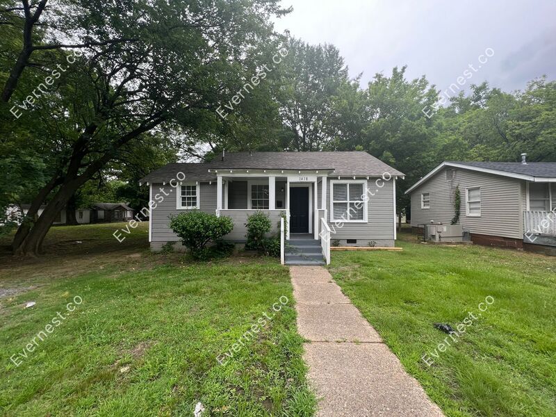 Primary Photo - 1418 Division St