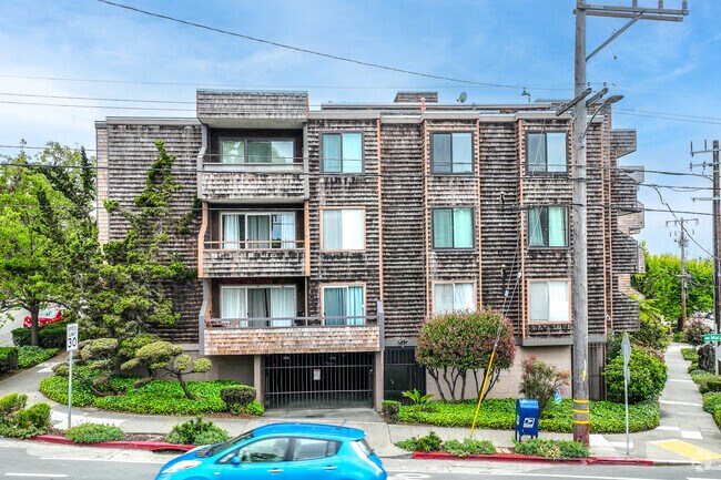Building Front - 696 Athol Ave