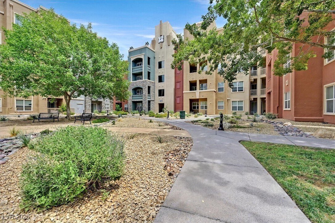Foto principal - 56 E Serene Ave
