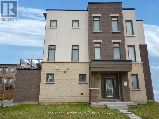 Building Photo - 331 Squire Cres