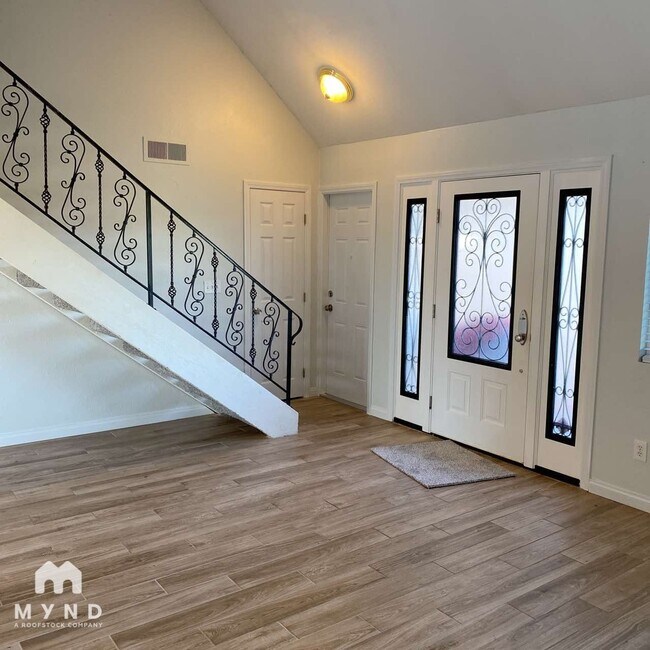 Foto del edificio - 8239 Water View Ct