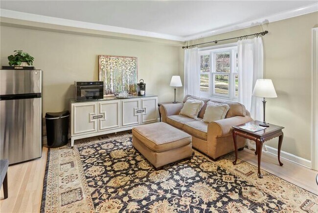 Foto del edificio - 4810 Lake Forrest Ct NE