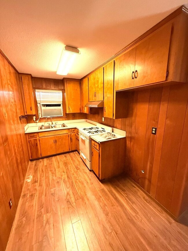 Building Photo - 5190 Greensboro Dr