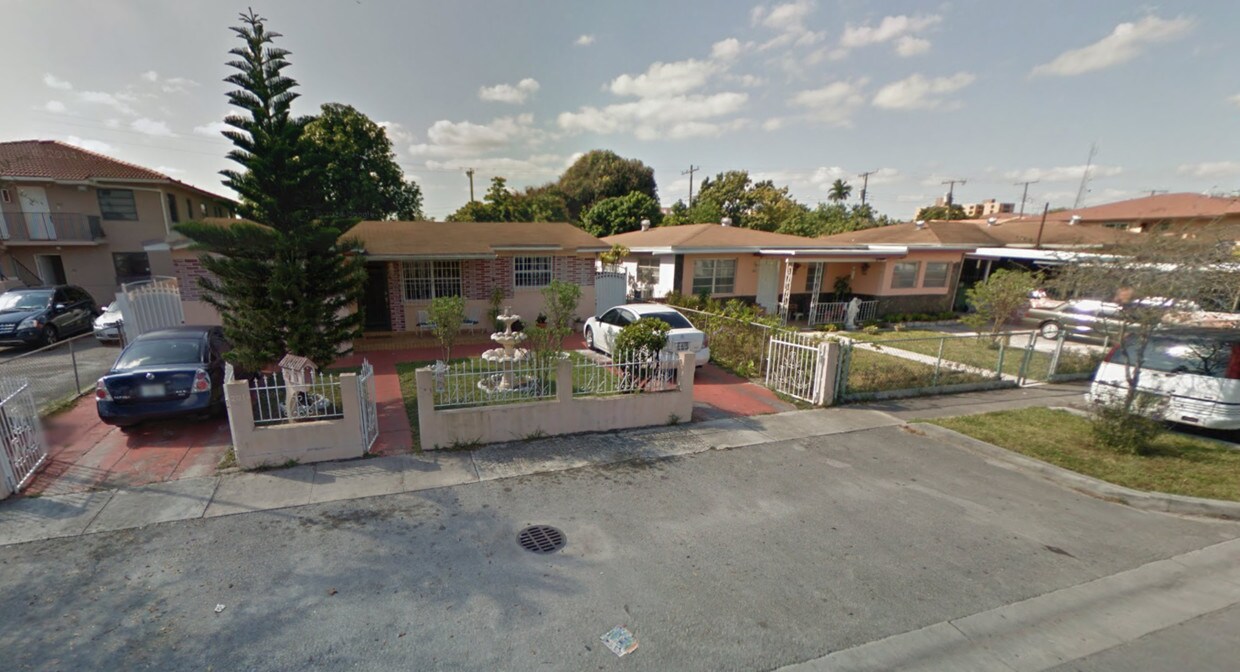 Primary Photo - 270 E 8th St
