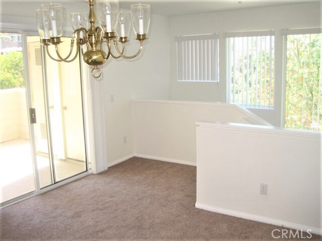 Foto del edificio - 6686 Laurelton Ln