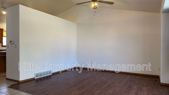Building Photo - 107 S Brewer Dr