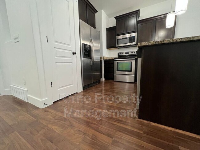 Building Photo - 1548 Venetian Way