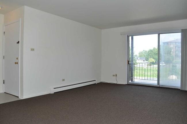 Building Photo - 5645 Edge Lake Dr