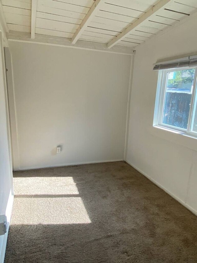 Foto del edificio - 104 E Summer St