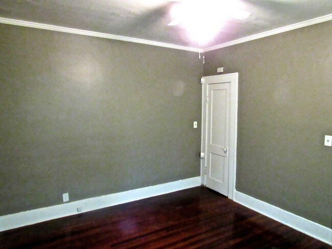 Foto del edificio - 1410 E 10th St