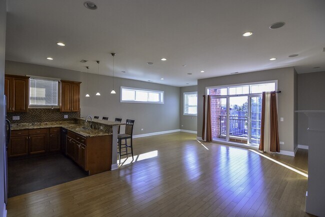 Foto del edificio - 4006 N Kilbourn Ave