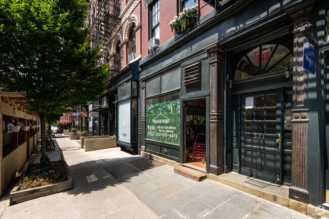 Entrada - 321 W 11th St