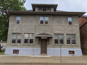 Building Photo - 404 N Minnesota St