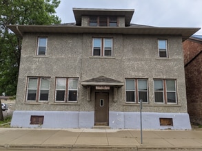 Building Photo - 404 N Minnesota St