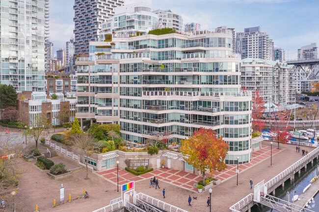 Yacht Harbour Pointe