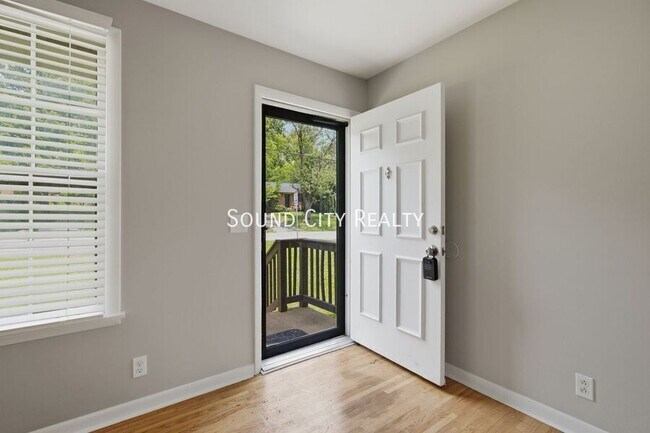 Building Photo - 309 Cathy Jo Dr