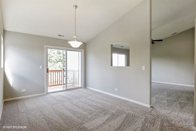Building Photo - 3 bedroom in Carpentersville IL 60110