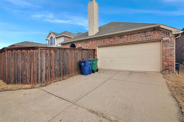 Foto del edificio - 9205 Regal Oaks Dr
