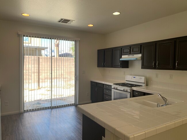 Foto del edificio - 4320 Desert Park Ave