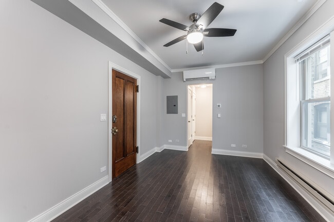 Building Photo - 641 W Wrightwood Ave