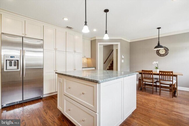 Foto del edificio - 1726 Sherwood Cir