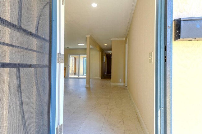 Foto del edificio - 6522 Maywood Ln