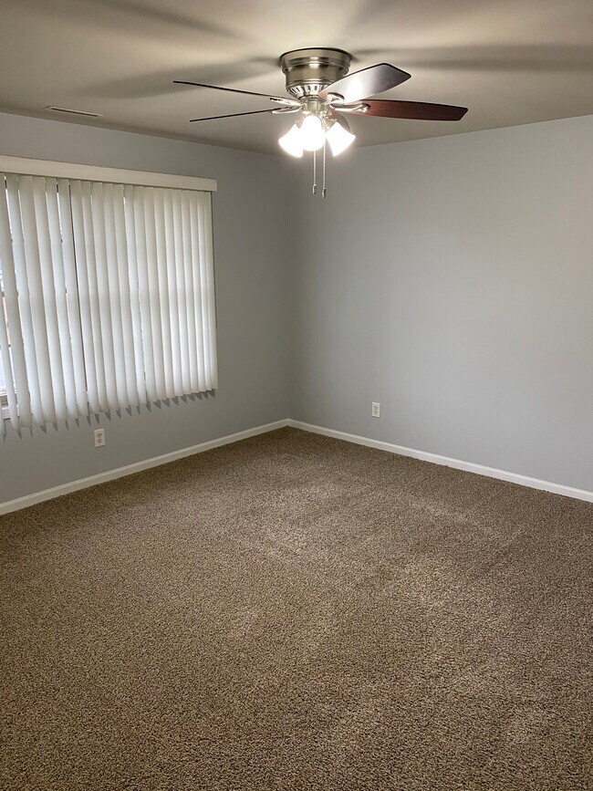 Building Photo - 9816 Wildwood Cir