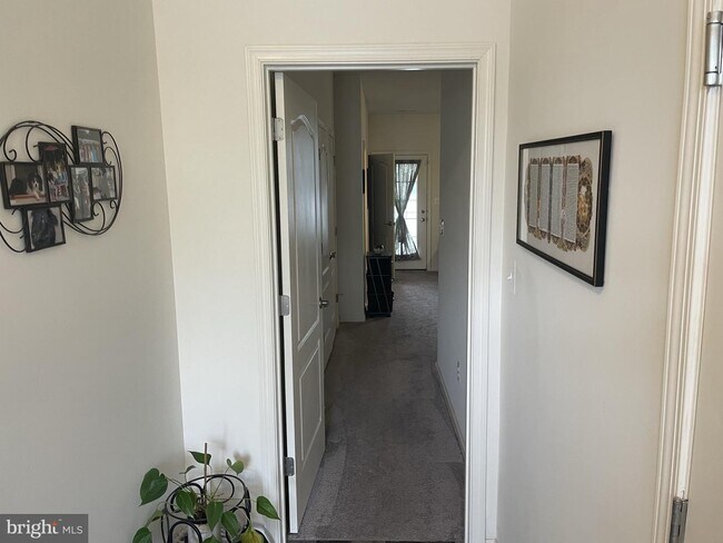 Building Photo - 9634 Eaves Dr